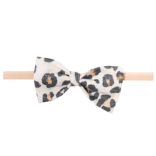 Load image into Gallery viewer, COPPER PEARL BOWTIE BOW
