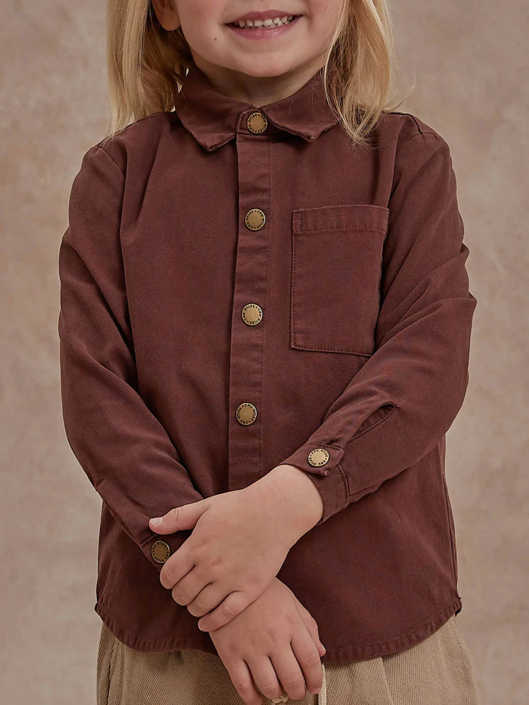 RYLEE & CRU COLLARED LONG SLEEVE SHIRT IN MAHOGANY